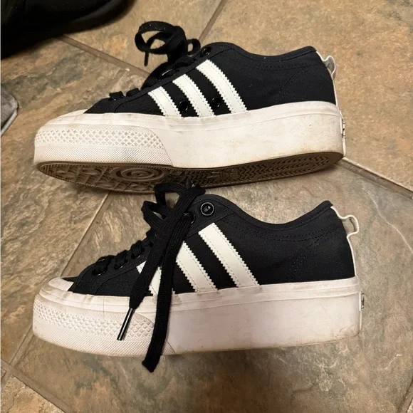 Adidas Black and White Sneakers NIZZA PLATFORM SHOES size 6 - Picture 3 of 4